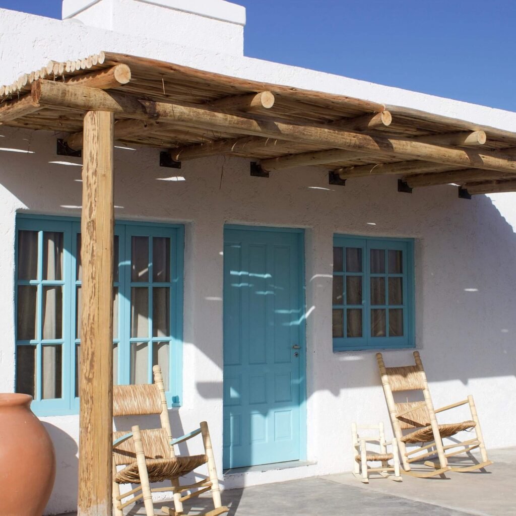 Galería de casa Cielo con sillas hamaca