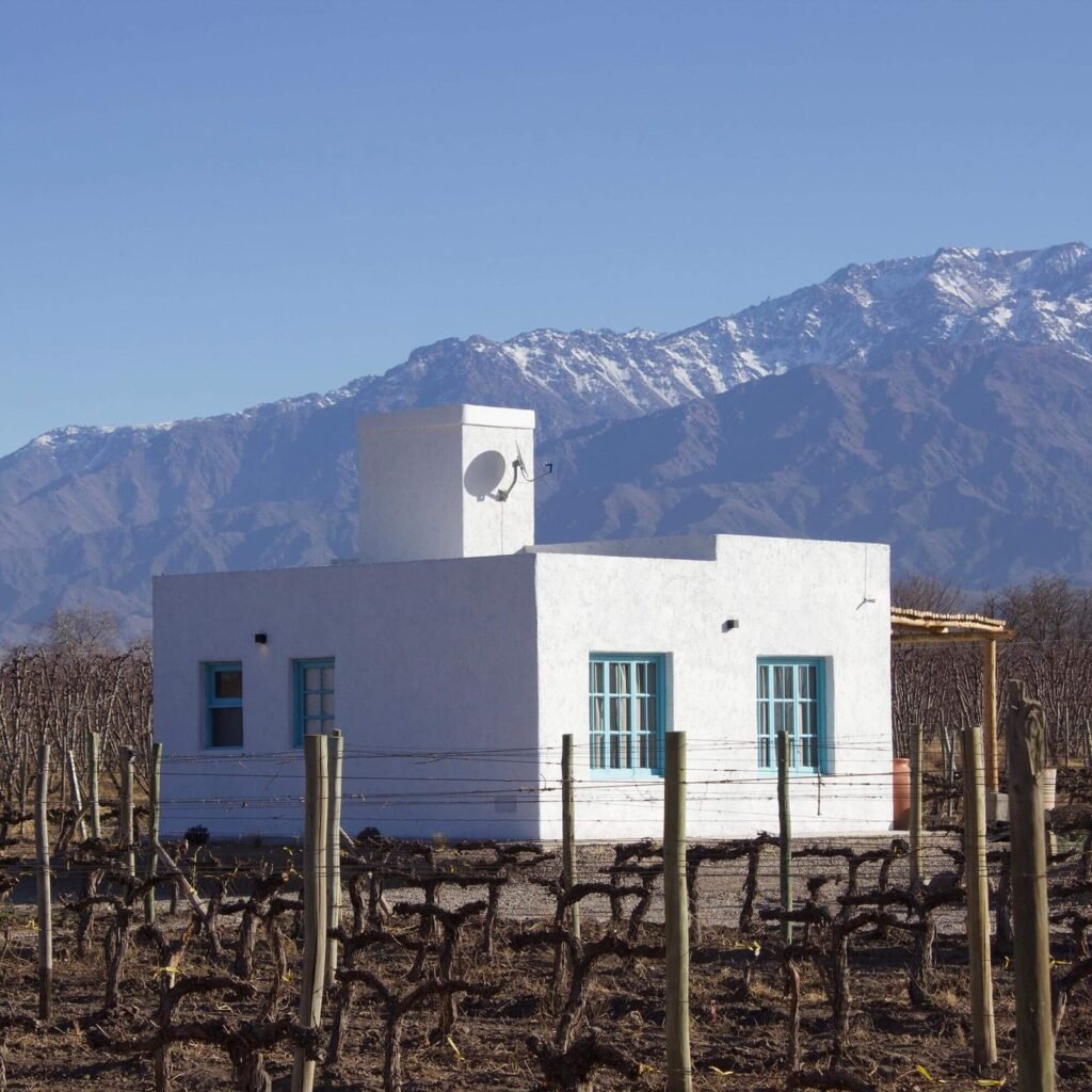 Exterior de casa Cielo con vista a la cordillera de los Andes