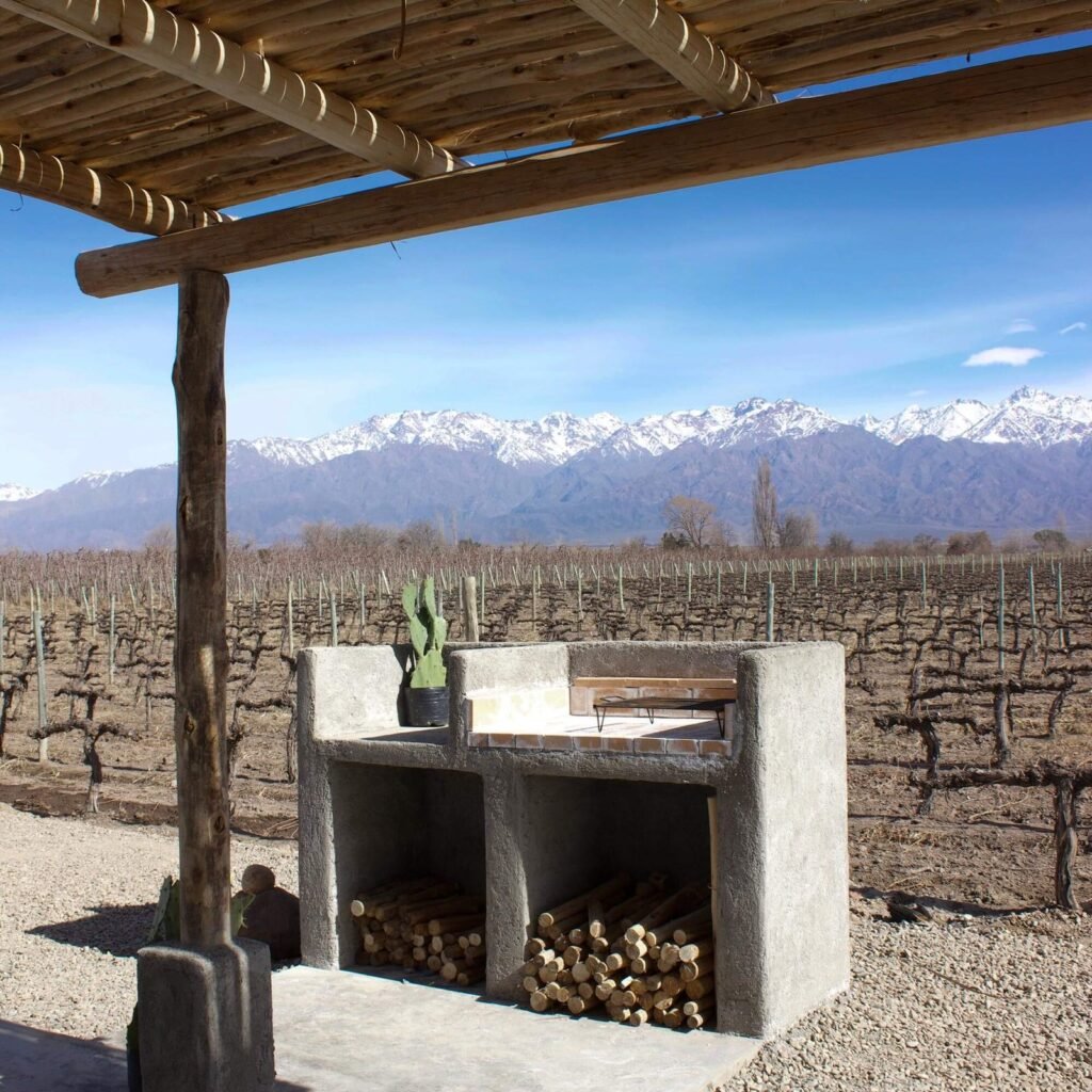 Asador con vista a la cordillera de los andes